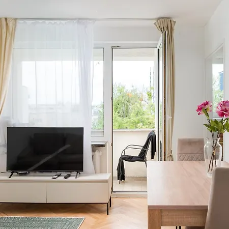 Zlota Skyline By Bookinghost Warszawa