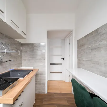 Zlota Skyline By Bookinghost *