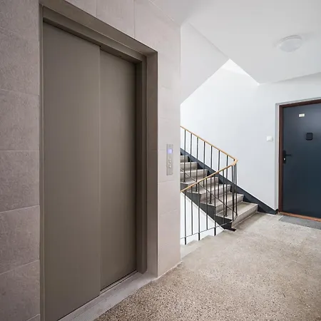 Złota Skyline By Bookinghost * Warszawa