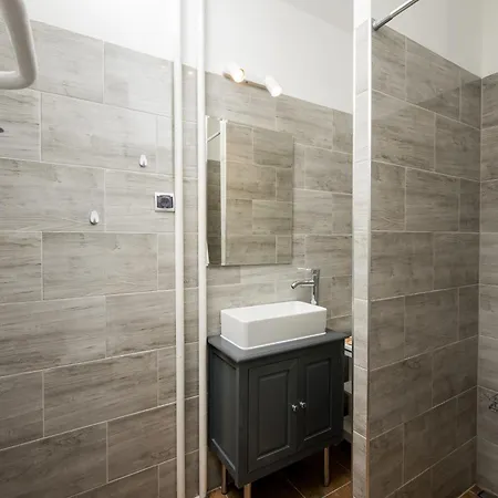 Apartment Zlota Skyline By Bookinghost *