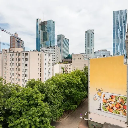 Zlota Skyline By Bookinghost Varsó